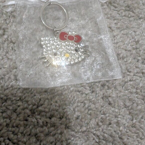 Hello Kitty Keychain - Picture 3 of 3